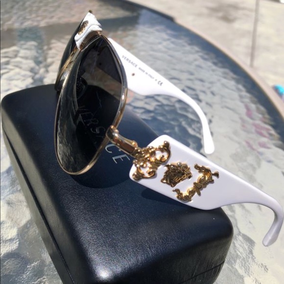 WHITE ROCK ICON VERSACE’S - Picture 4 of 5